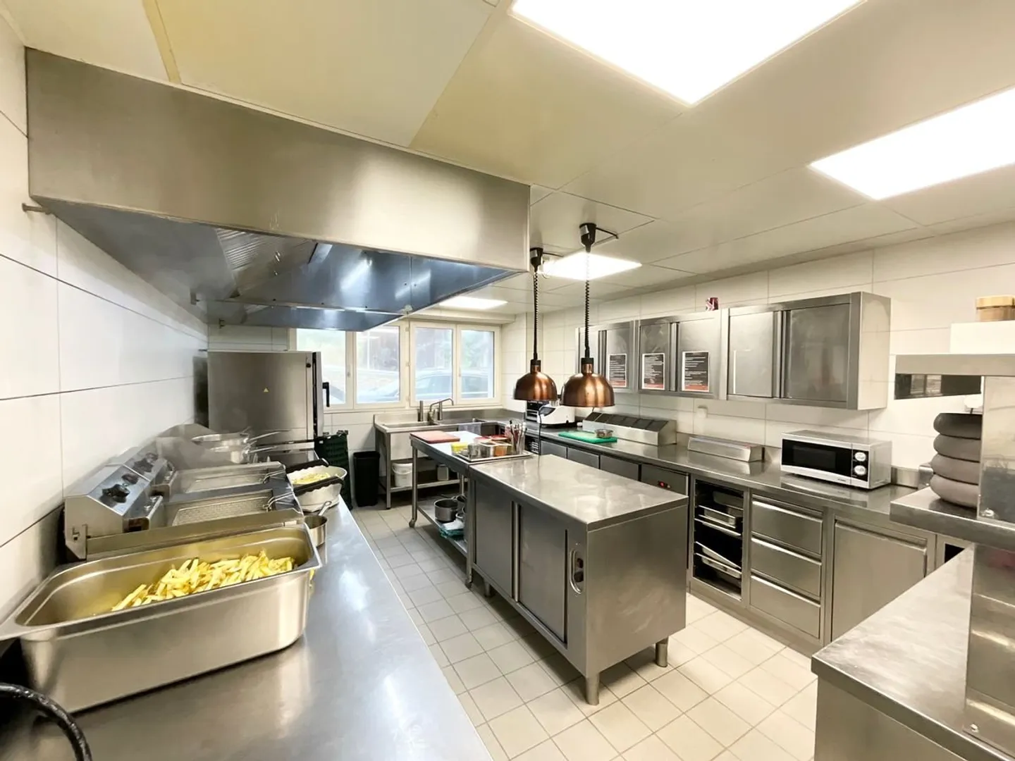 Hotel and Restaurant Complex with Service Apartment - Photo 10 of 13