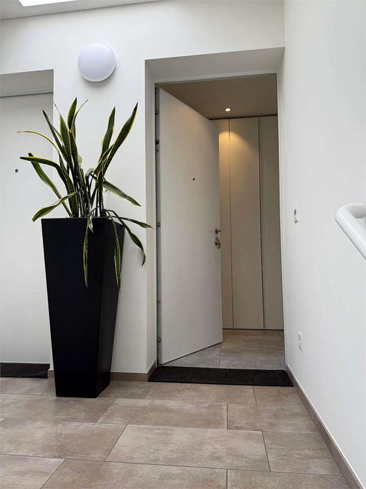 À Vacallo, dans un quartier résidentiel, appartement moderne de 2,5 pièces avec vue dégagée - Photo 6 sur 7