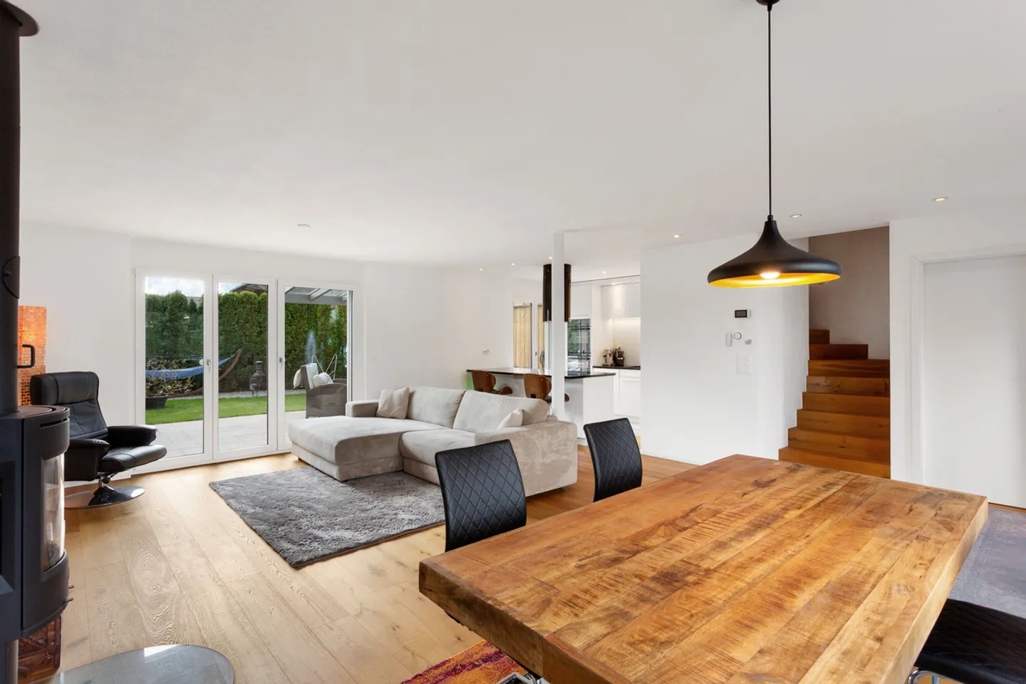 Une maison pour se sentir bien - moderne, lumineuse et avec jardin - Photo 2 sur 8