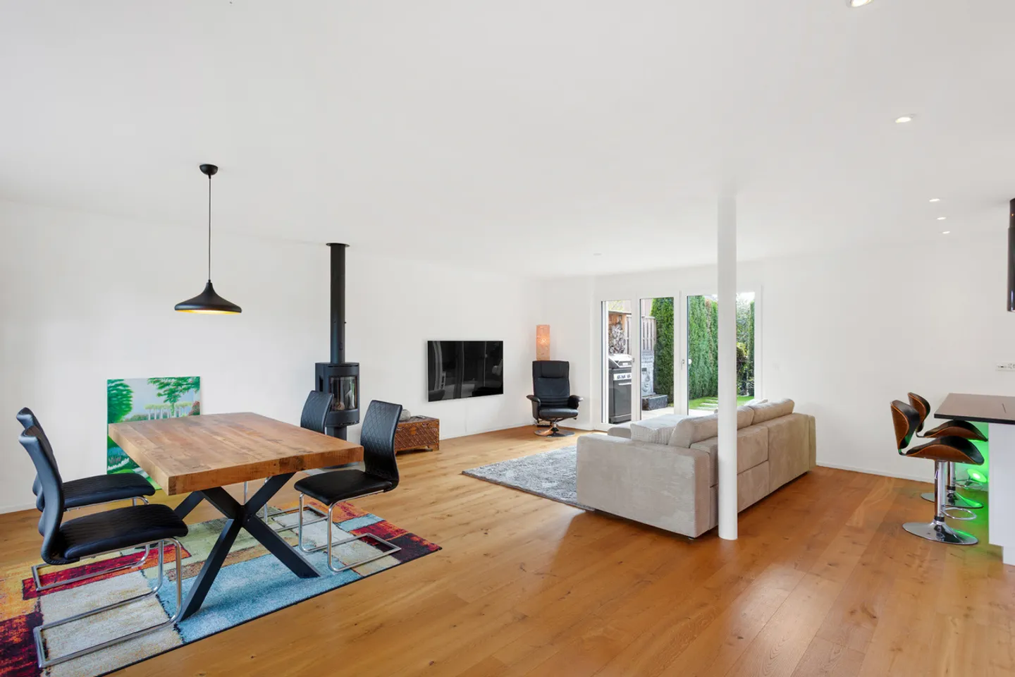 Une maison pour se sentir bien - moderne, lumineuse et avec jardin - Photo 3 sur 8