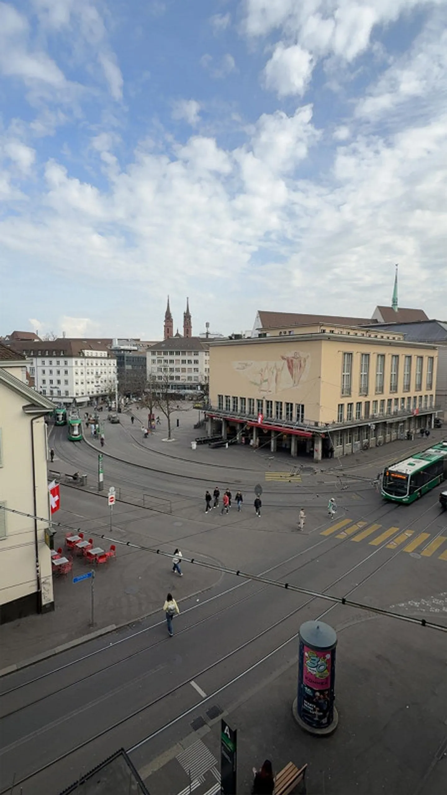 Espace de bureau avec balcon et emplacement privilégié sur la Barfüsserplatz - Photo 1 sur 10