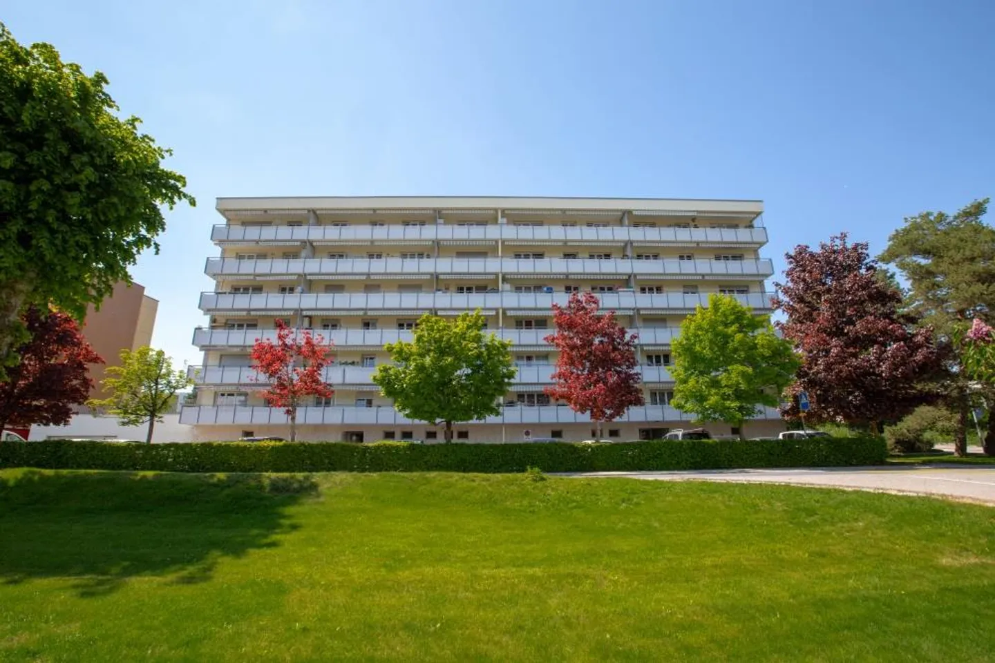 Medical office for rent in the center of Romont - Photo 1 of 5