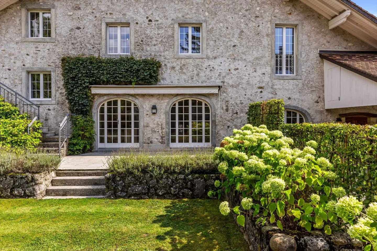 Elegant renovated village house in the heart of the village - Photo 2 of 13