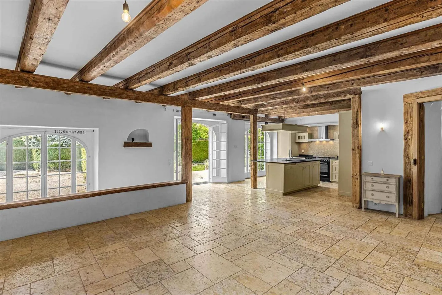 Elegant renovated village house in the heart of the village - Photo 3 of 13
