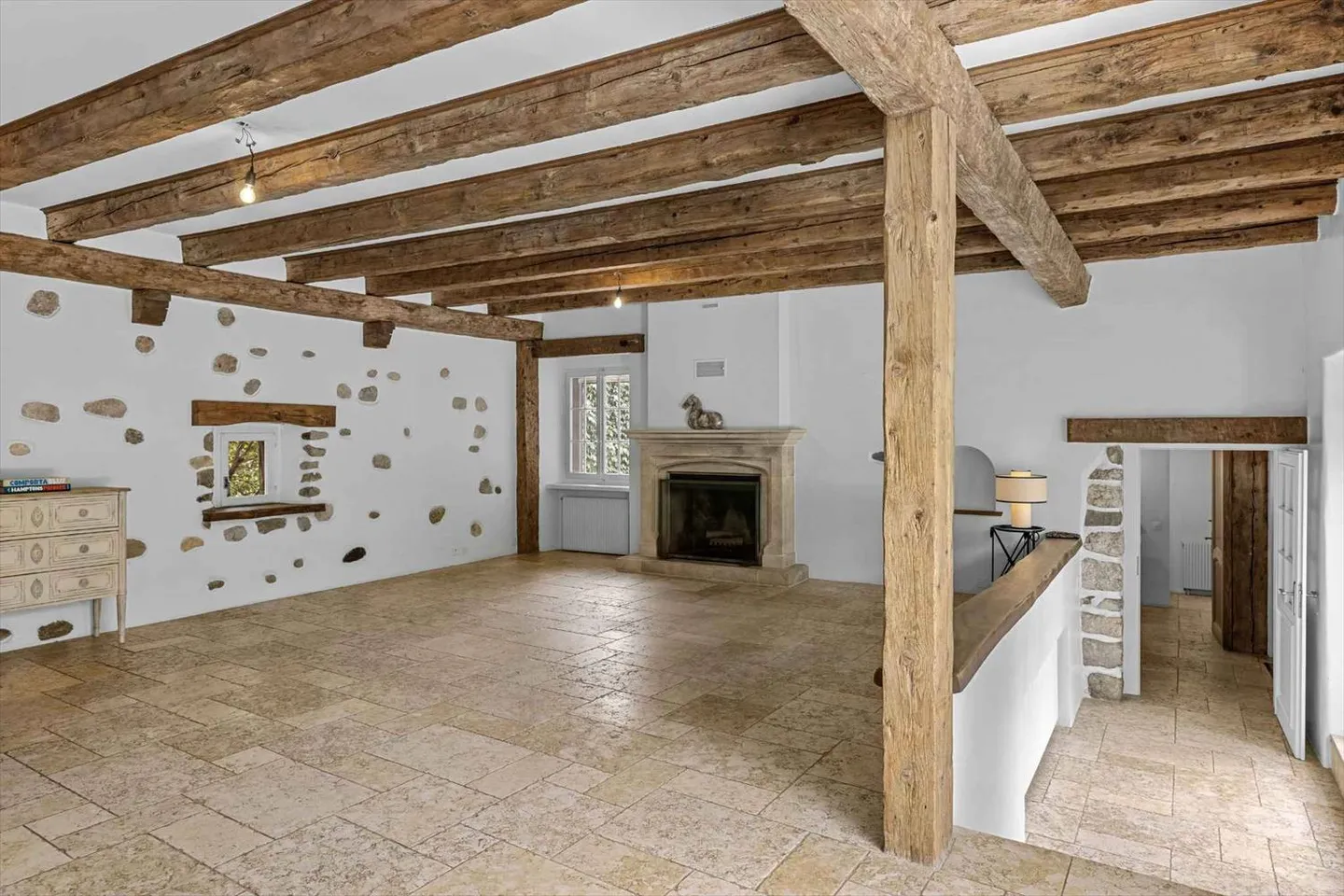 Elegant renovated village house in the heart of the village - Photo 5 of 13
