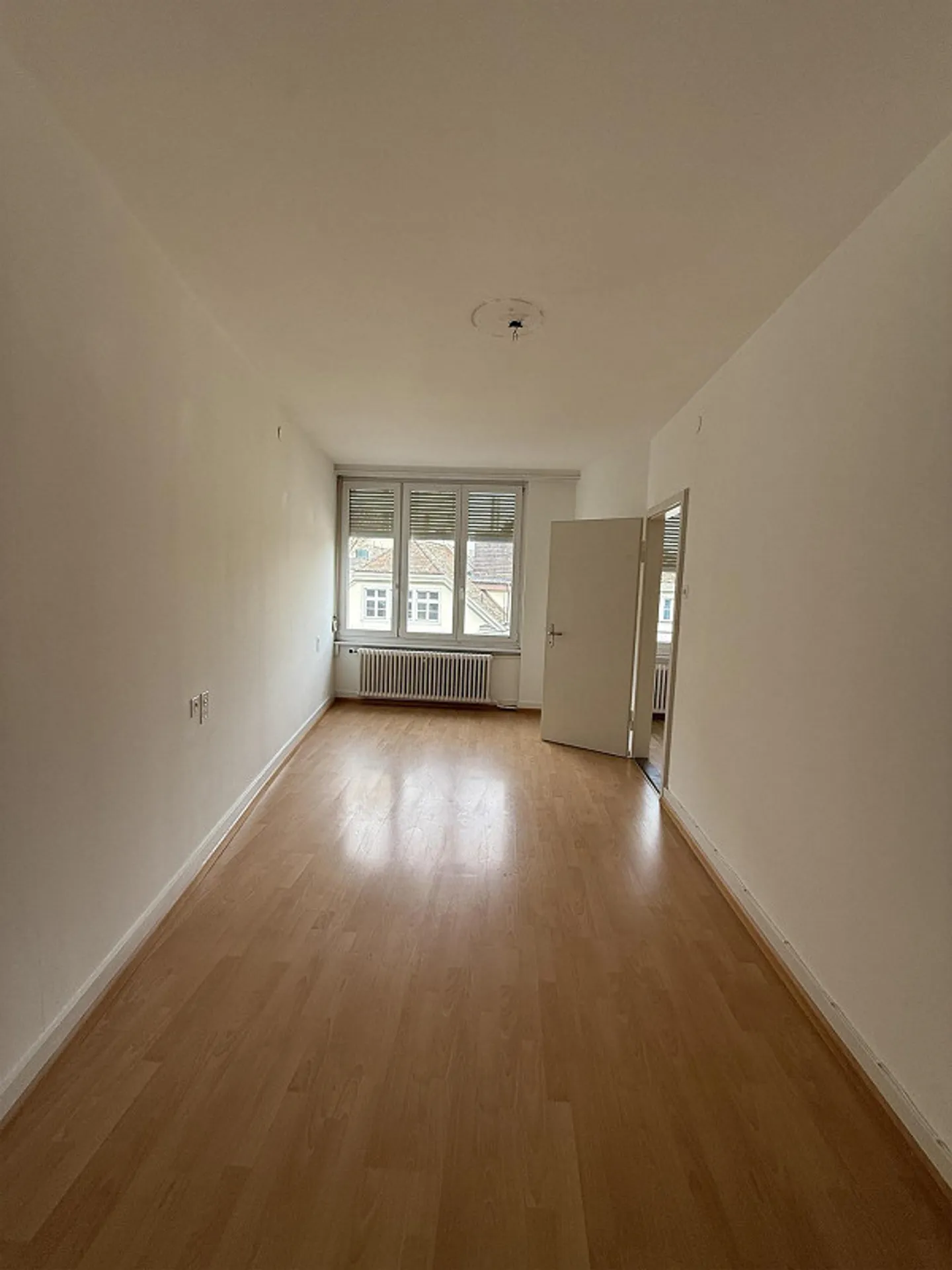 Espace de bureau avec balcon et emplacement privilégié sur la Barfüsserplatz - Photo 7 sur 10