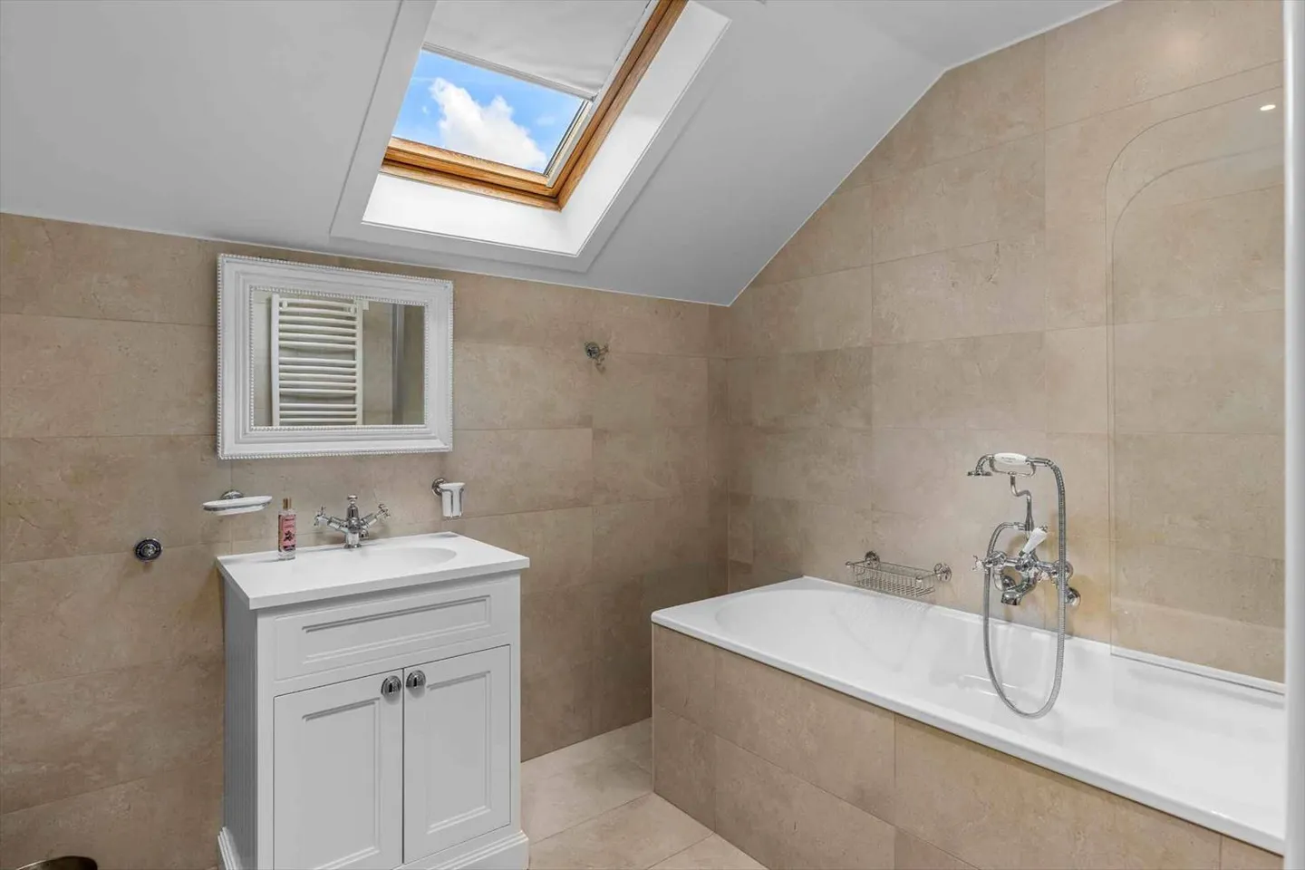 Elegant renovated village house in the heart of the village - Photo 11 of 13