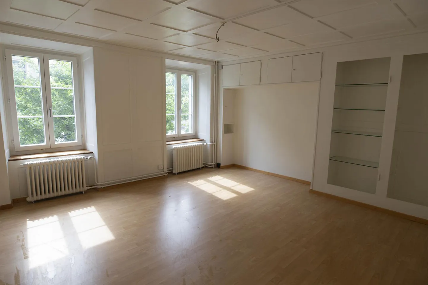 Renovated bright 1.5 room apartment - Photo 1 of 8