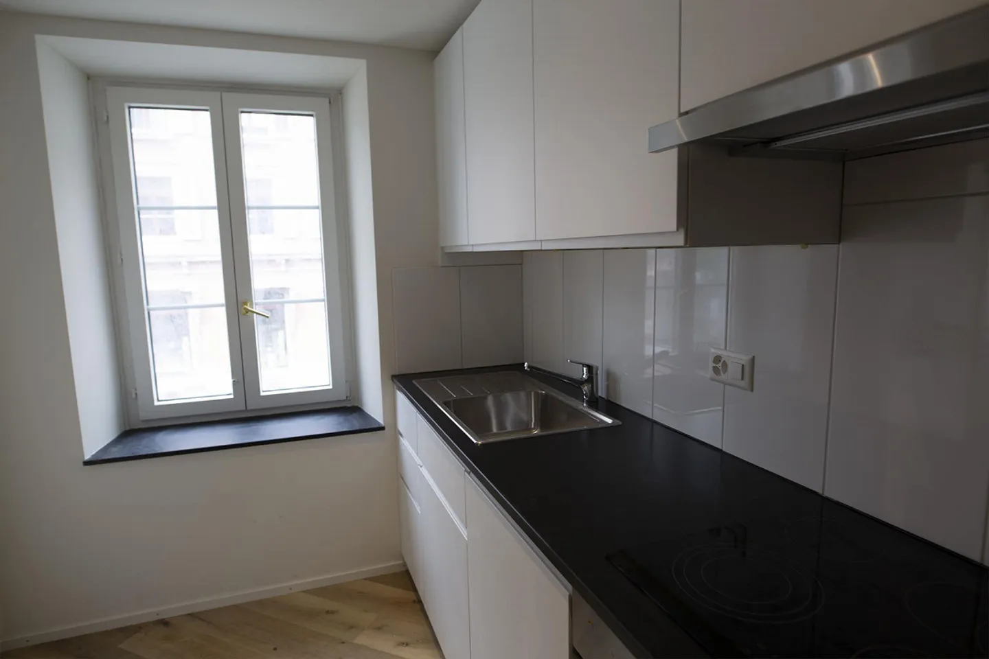 Renovated bright 1.5 room apartment - Photo 2 of 8