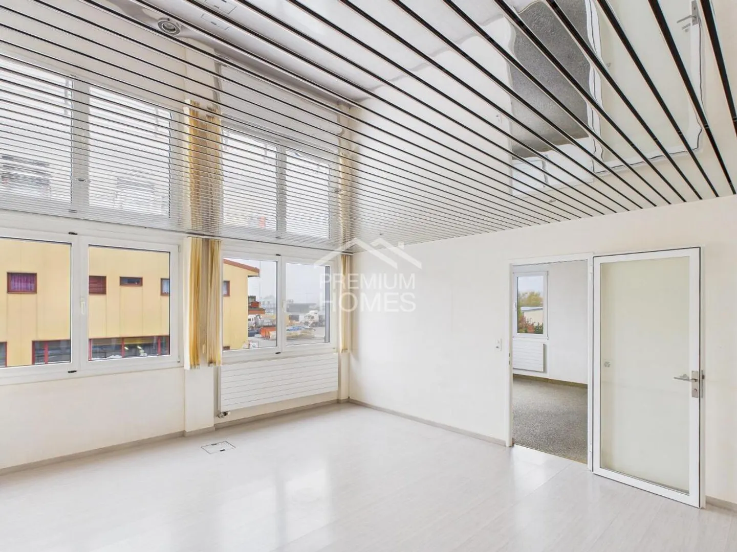 YOUR WORKSPACE IN A PRIME LOCATION - Photo 4 of 5