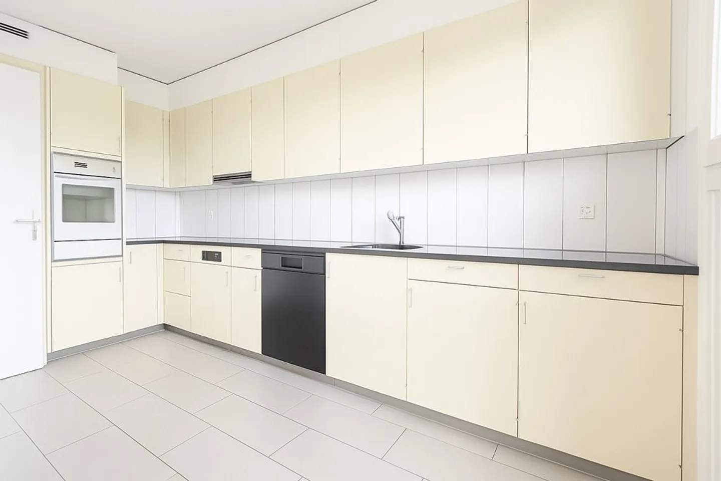 Spacious 5.5-room apartment with fireplace - Photo 11 of 11