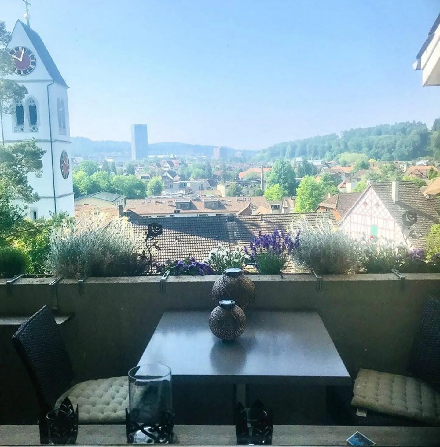Charmante Wohnung mit Stadtblick - Foto 1 von 9