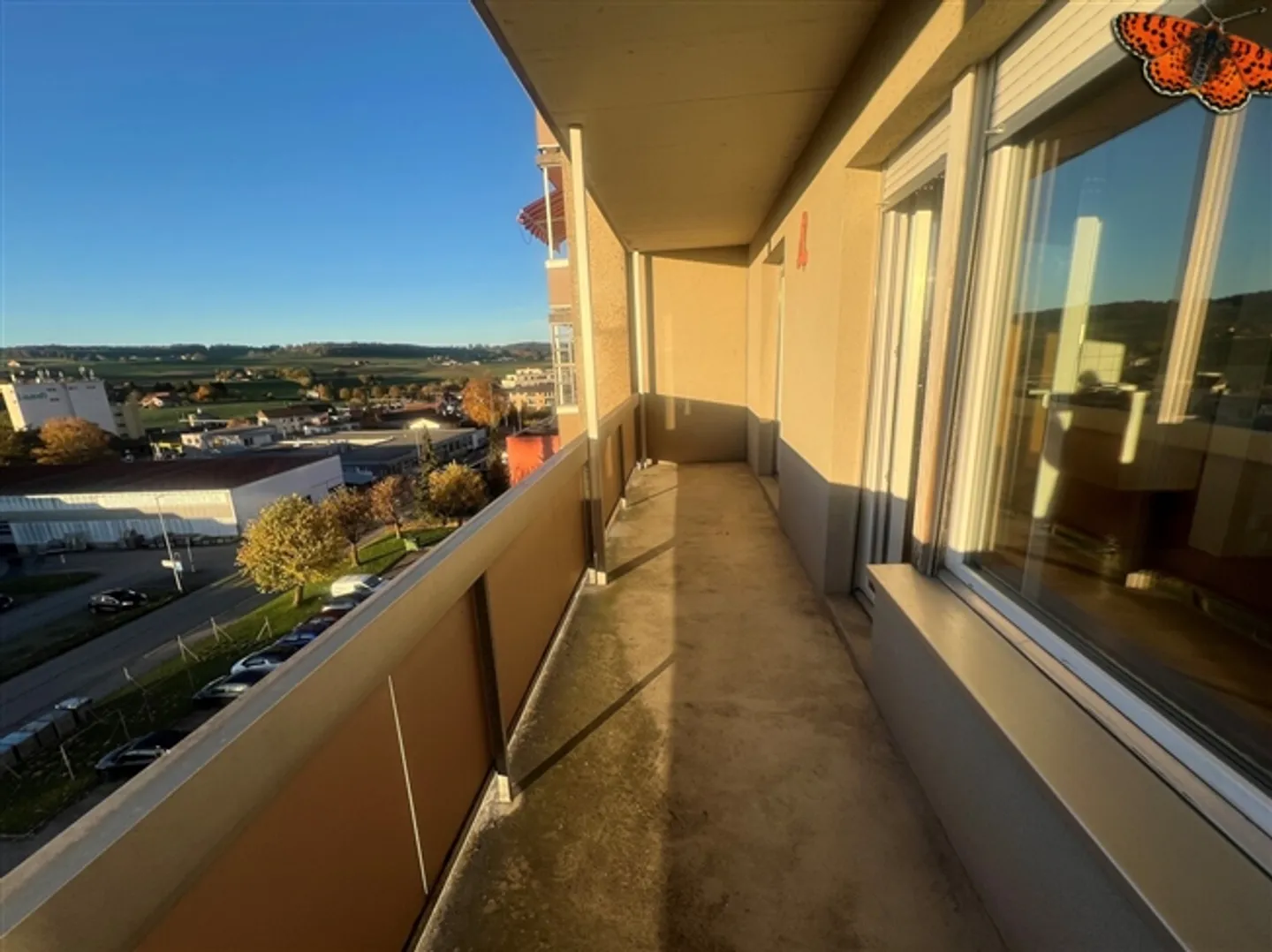 4 1/2 ROOMS RENOVATED - With Balcony! - Photo 2 of 7