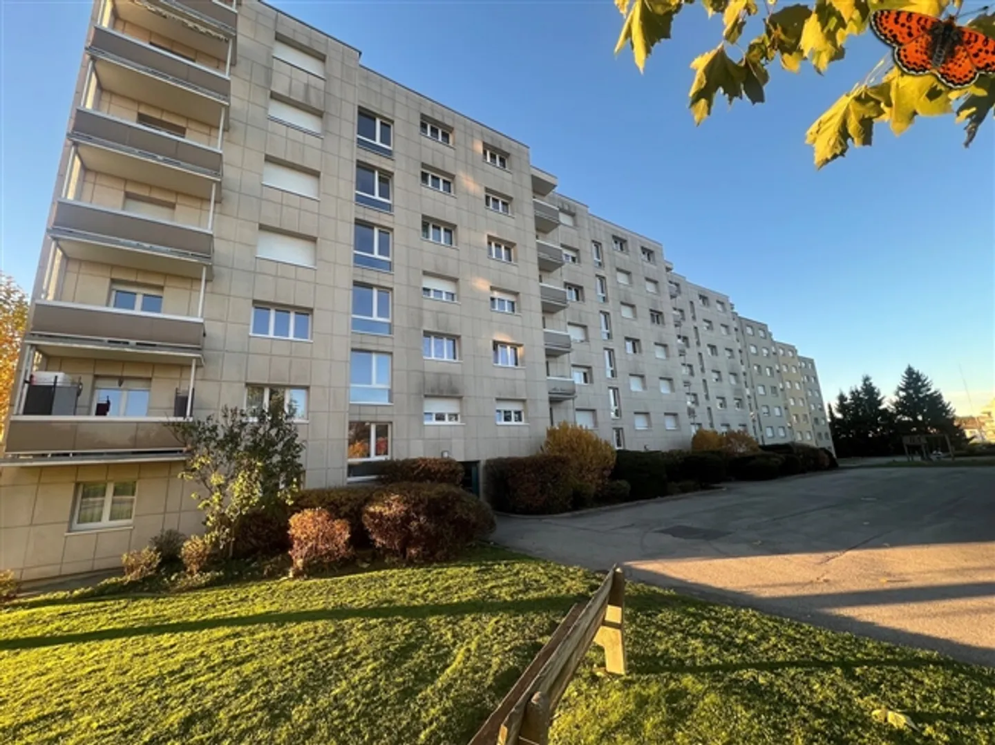 4 1/2 ROOMS RENOVATED - With Balcony! - Photo 1 of 7