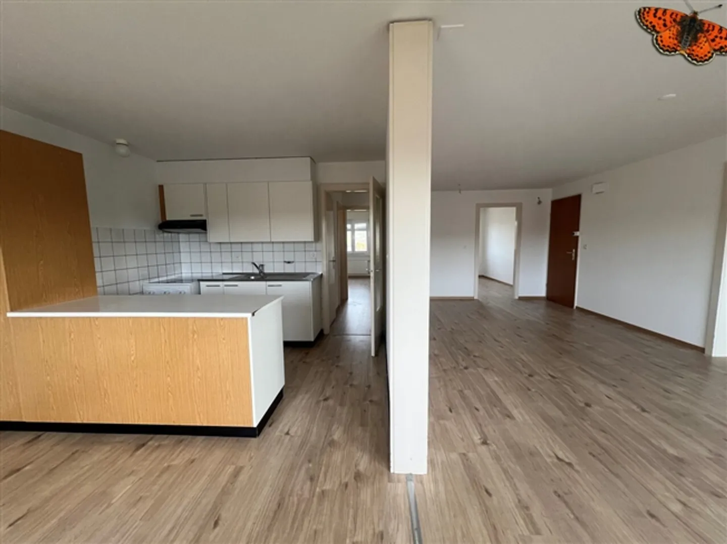 4 1/2 ROOMS RENOVATED - With Balcony! - Photo 6 of 7