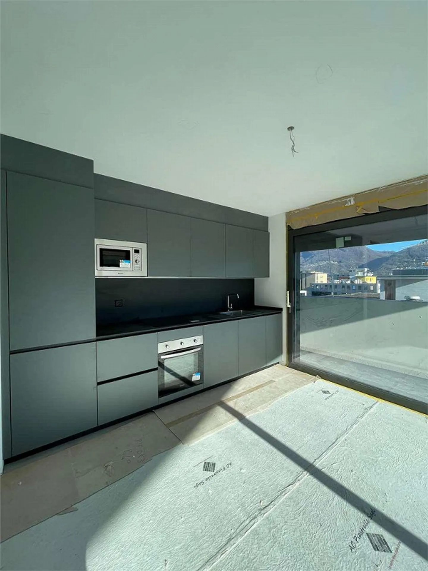 Modern 3.5-room apartment for rent in Besso, Lugano - Photo 3 of 8