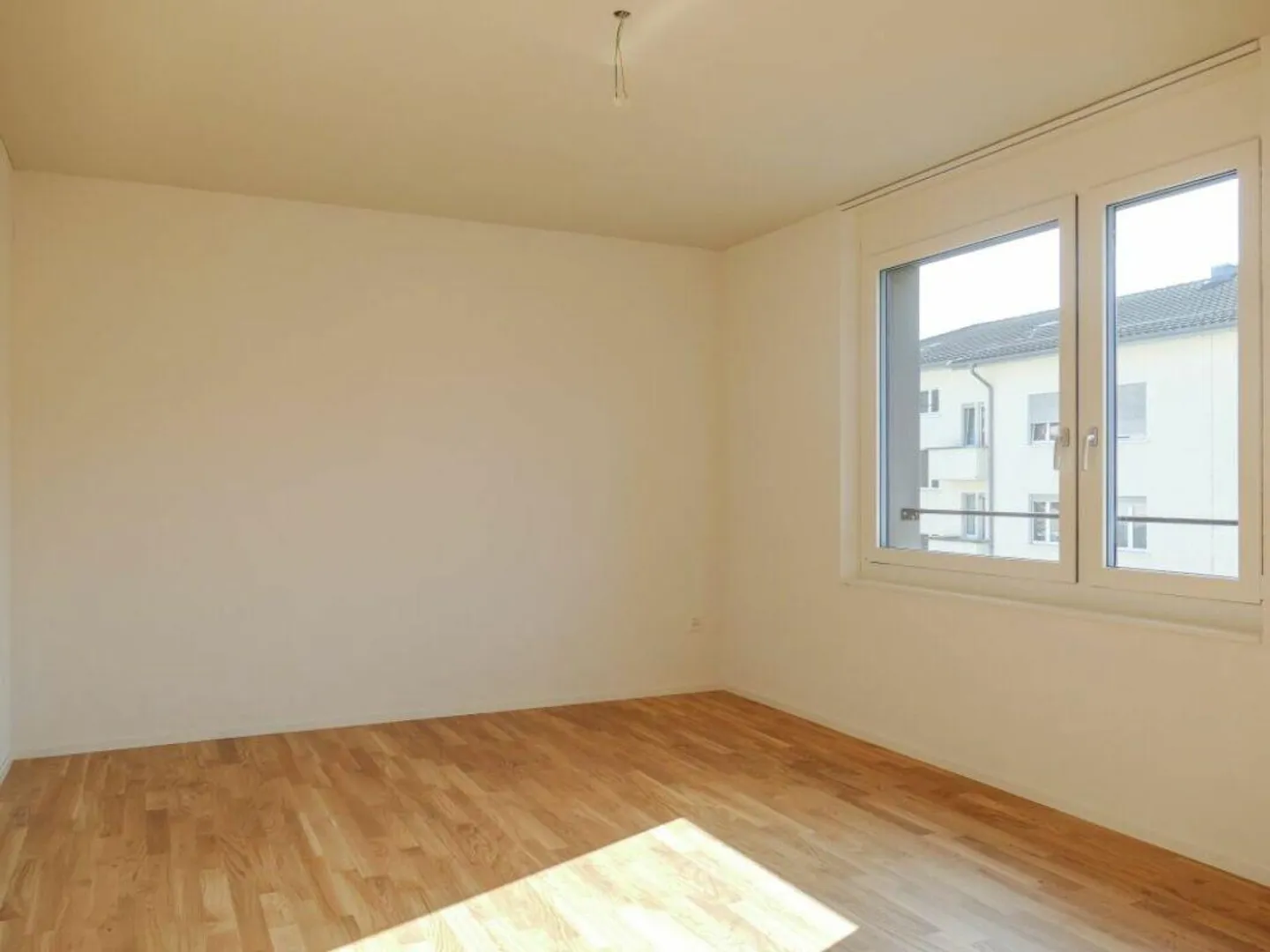 Appartement lumineux et moderne de 3½ pièces avec loggia - Photo 2 sur 10