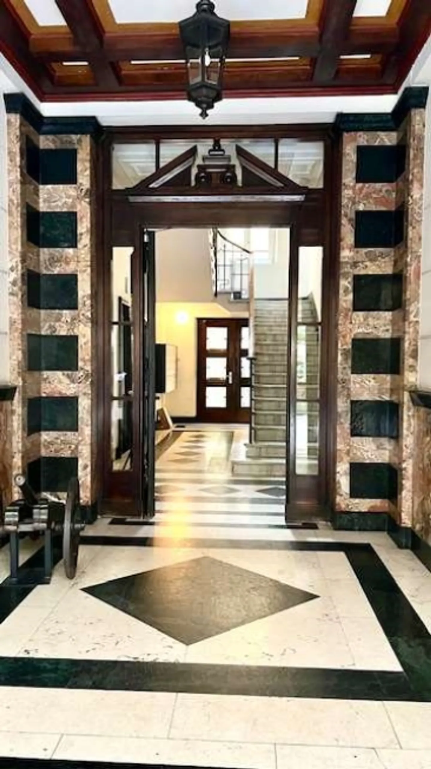 Ufficio rappresentativo nel cuore di Lugano in un edificio storico - Foto 2 di 3