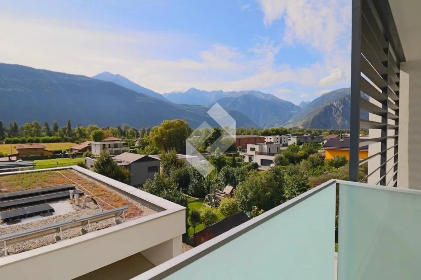 MINERGIE with extraordinary architecture! - Photo 4 of 13