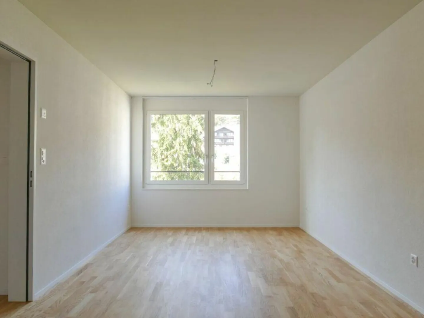 Appartement lumineux et moderne de 3½ pièces avec loggia - Photo 3 sur 10