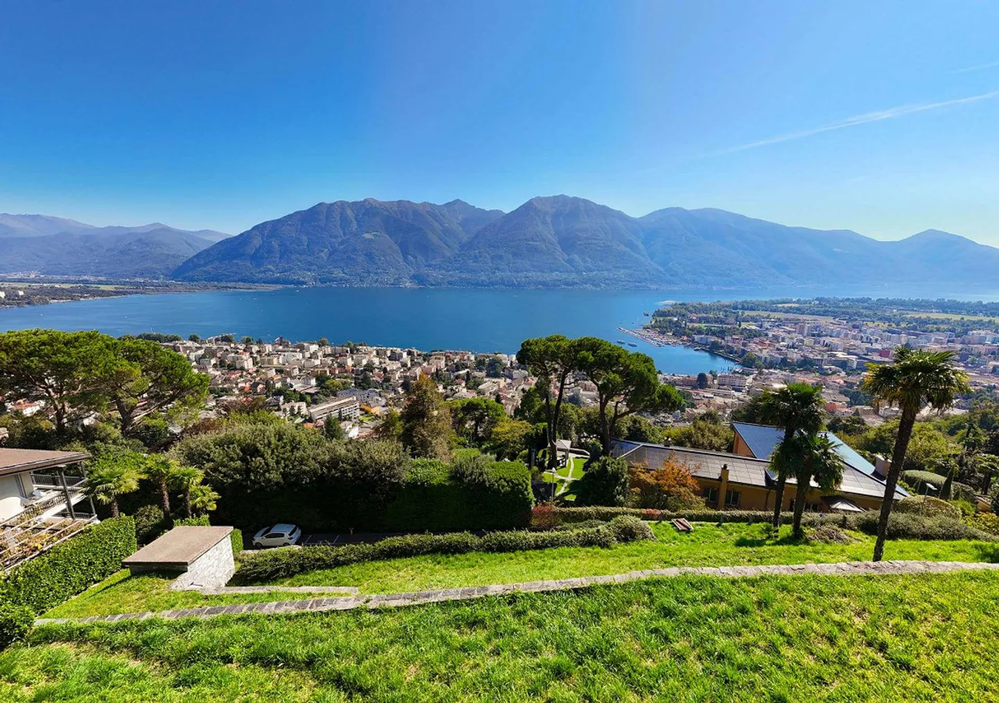 Terreno edificabile con vista a 180° sul lago e panoramica / Terreno edificabile con vista ... - Foto 1 di 9
