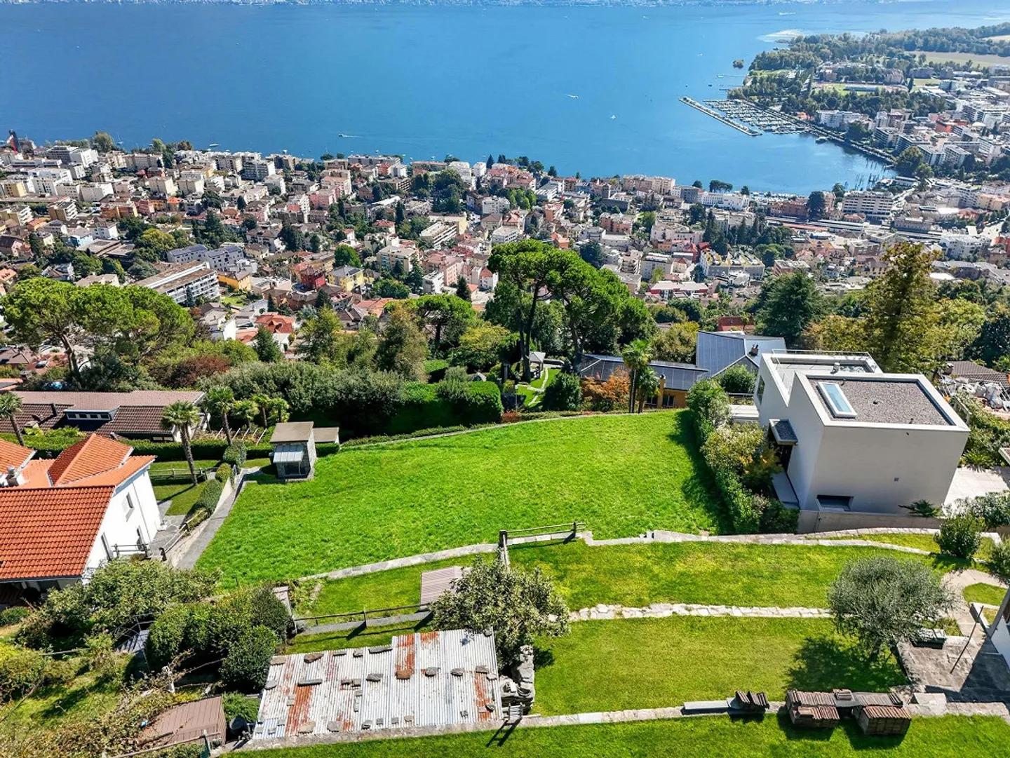 Terreno edificabile con vista a 180° sul lago e panoramica / Terreno edificabile con vista ... - Foto 2 di 9