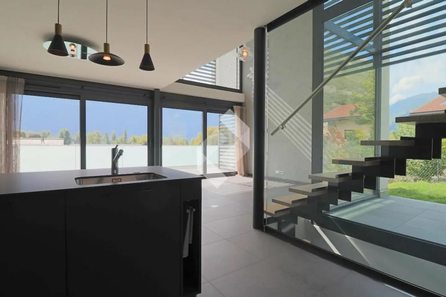 MINERGIE with extraordinary architecture! - Photo 5 of 13