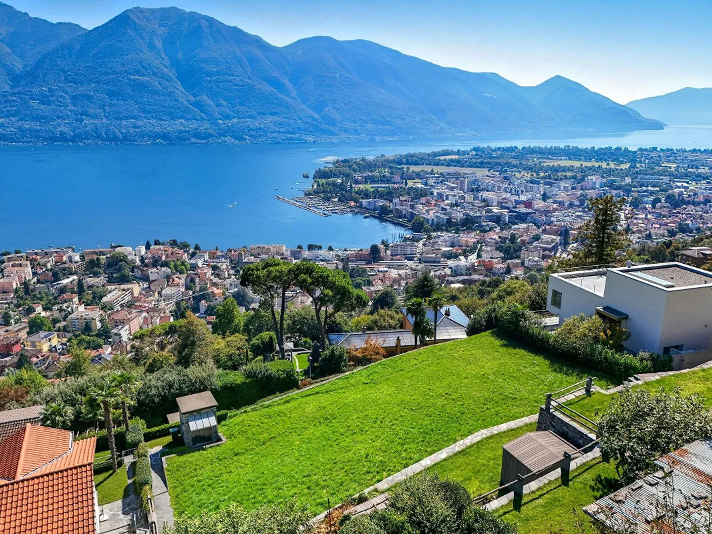 Terreno edificabile con vista a 180° sul lago e panoramica / Terreno edificabile con vista ... - Foto 3 di 9