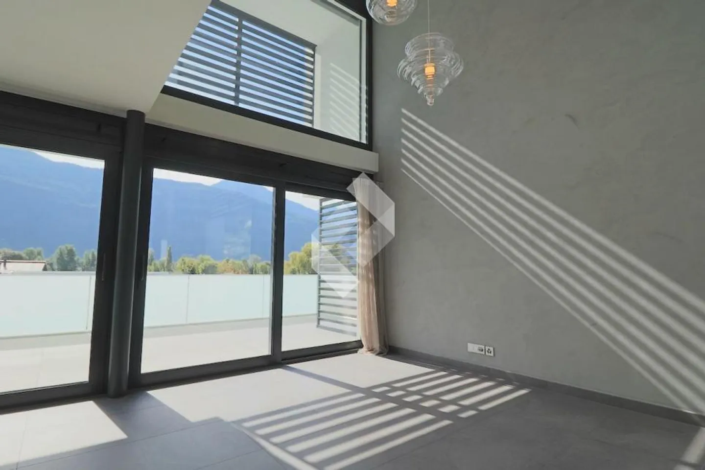 MINERGIE with extraordinary architecture! - Photo 7 of 13