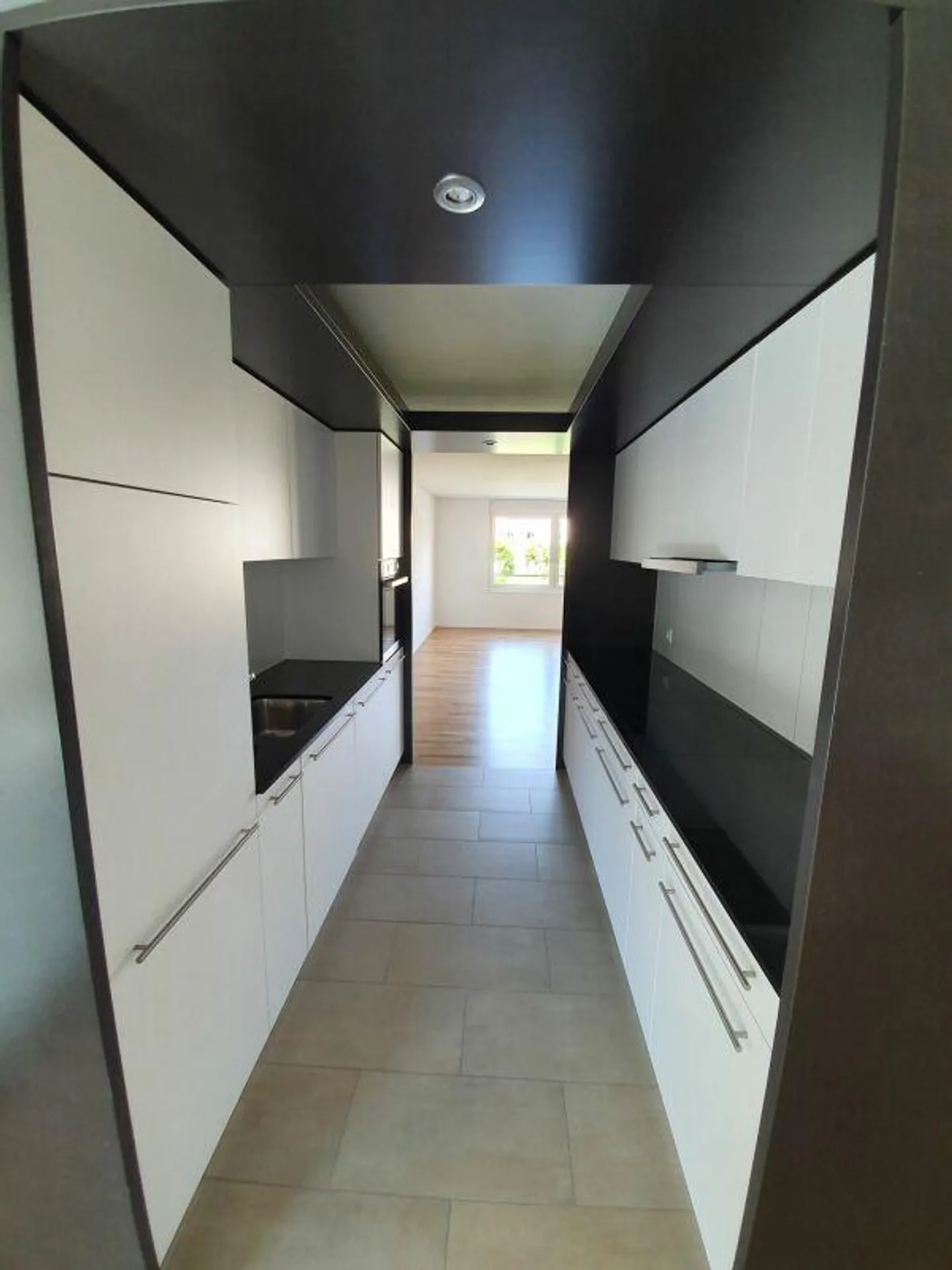 Appartement lumineux et moderne de 3½ pièces avec loggia - Photo 7 sur 10