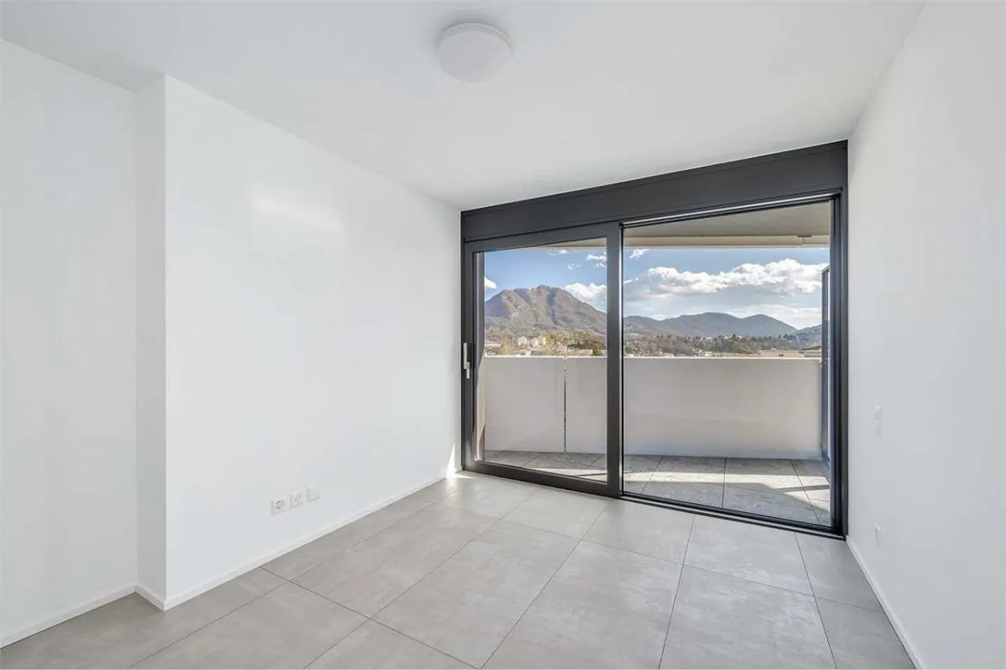 Modern 3.5-room apartment for rent in Besso, Lugano - Photo 7 of 8