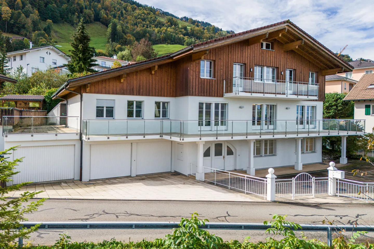 Residenza di lusso con potenziale di investimento e posizione panoramica - Foto 2 di 4