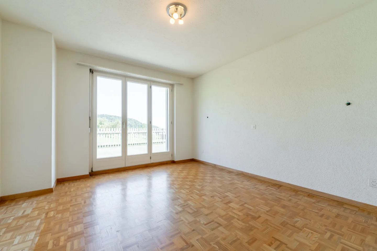 Casa unifamiliare in posizione elevata e soleggiata con vista sulle Alpi - Foto 6 di 13