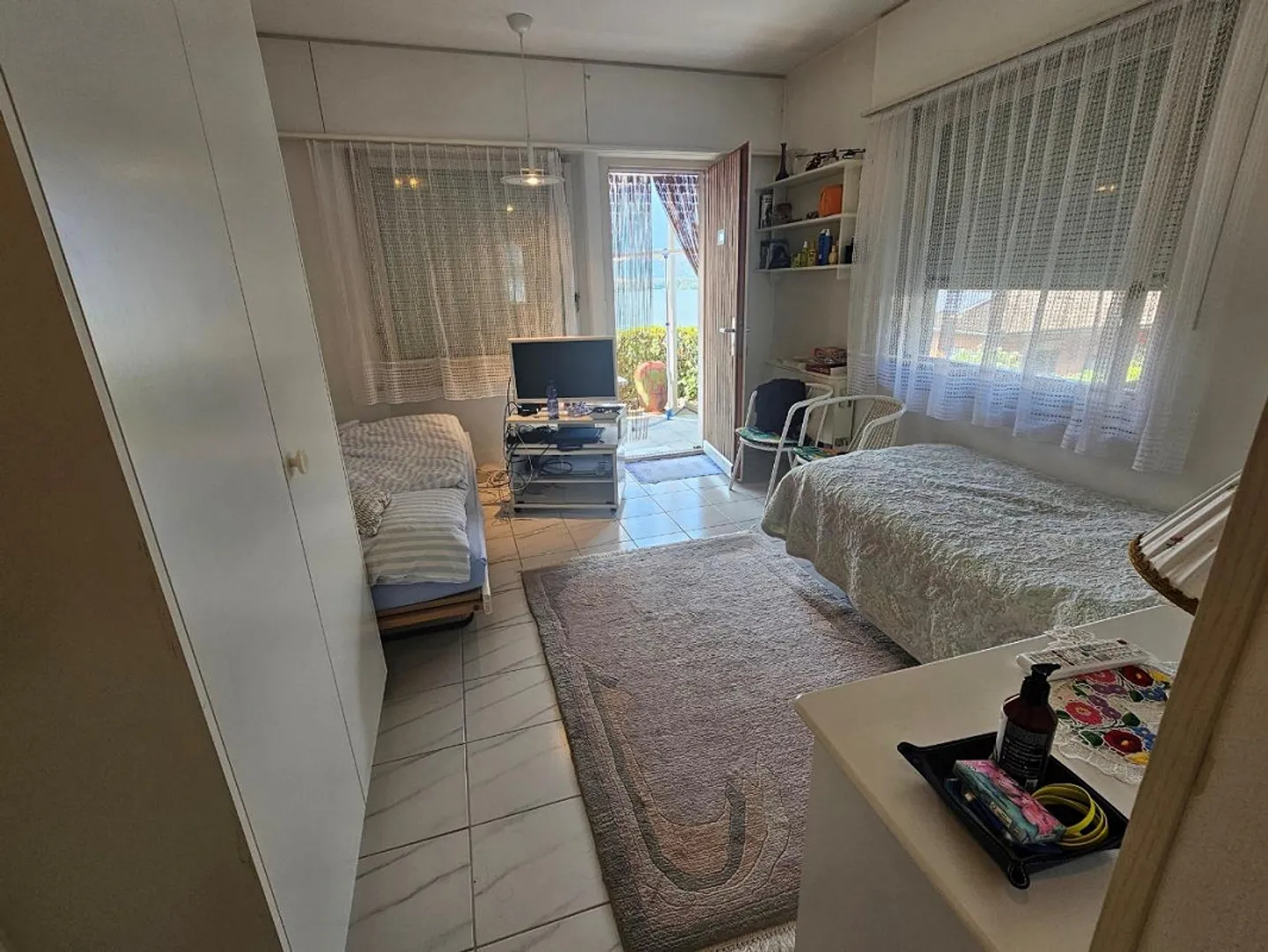 House with apartment and two studios with beautiful lake view - Photo 9 of 10