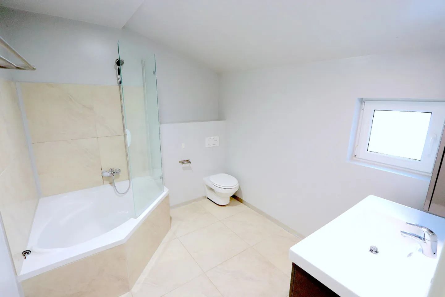 Detached 3.5 room villa with 3,405 m2 plot in an intermediate zone - Photo 6 of 8