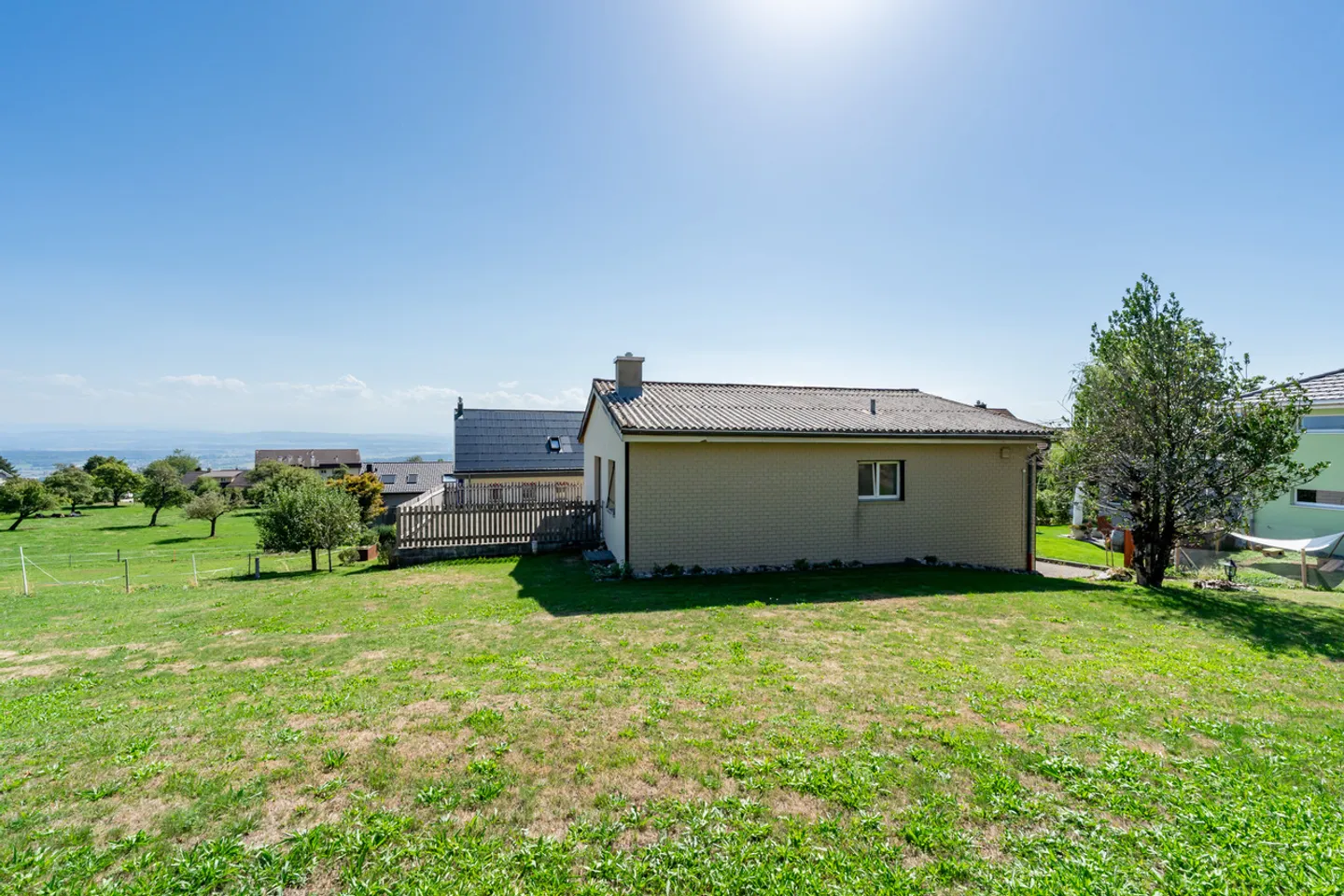 Casa unifamiliare in posizione elevata e soleggiata con vista sulle Alpi - Foto 11 di 13