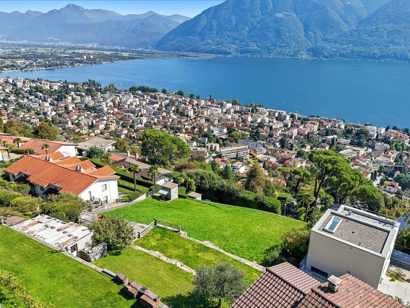 Terreno edificabile con vista a 180° sul lago e panoramica / Terreno edificabile con vista ... - Foto 5 di 9