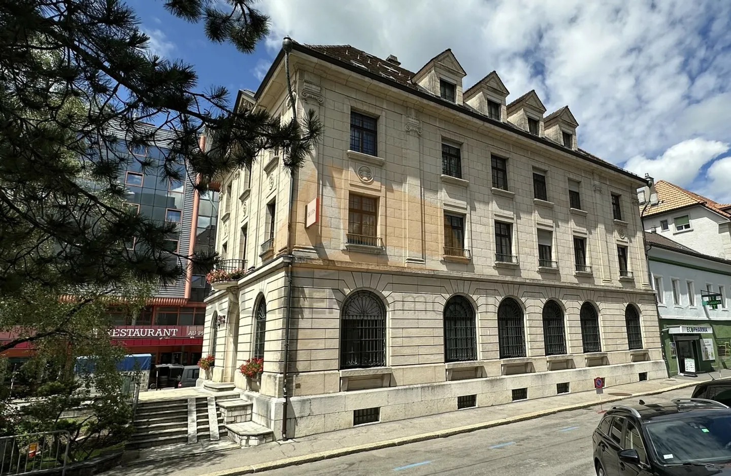 Edificio ad uso misto in affitto - Foto 1 di 18
