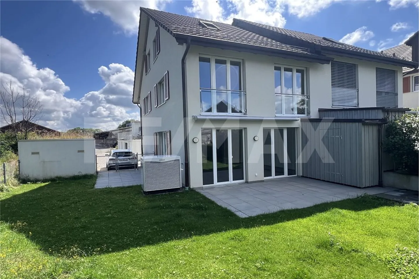 Maison mitoyenne moderne - Photo 1 sur 11