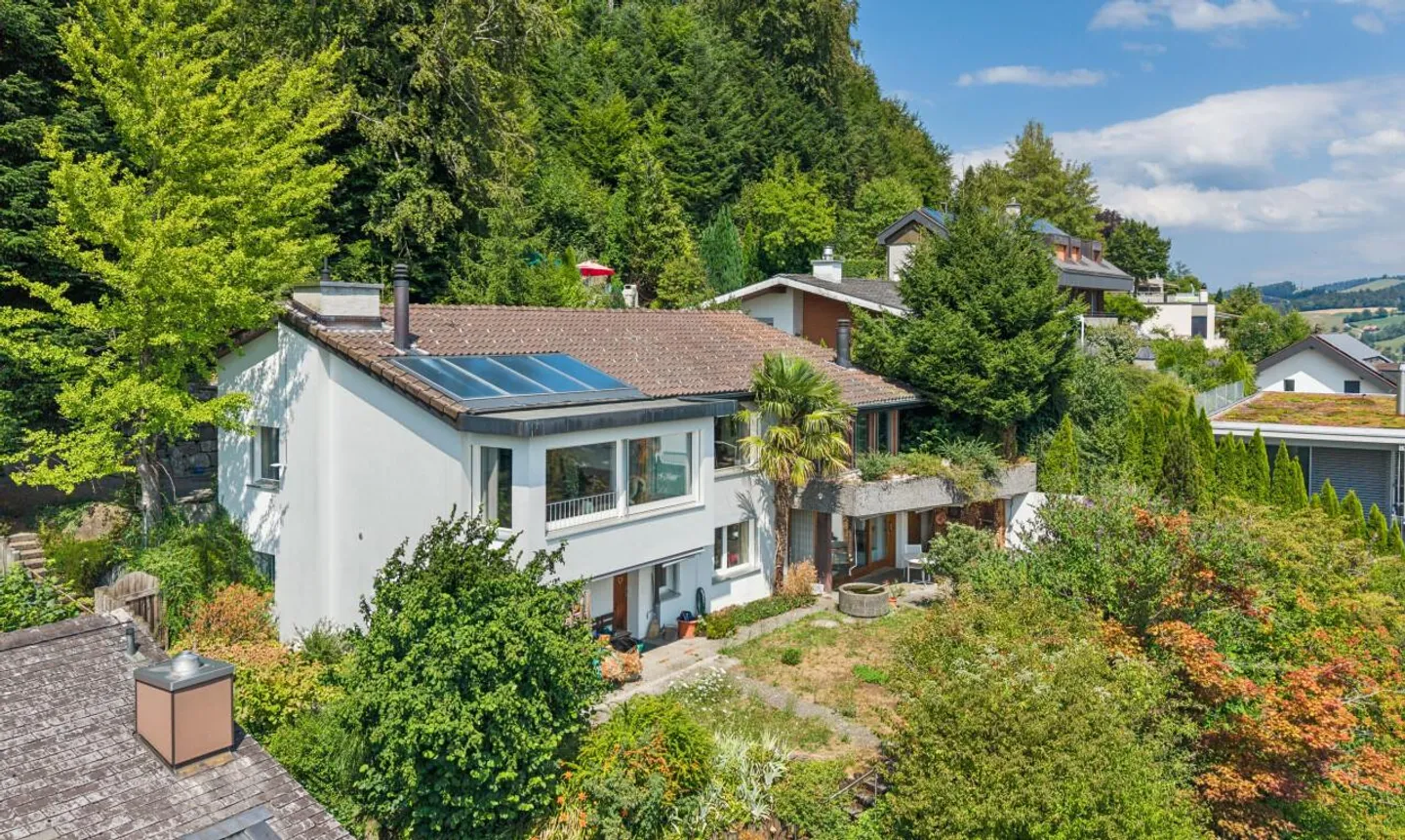 Living on a southern slope with mountain views and land reserve - Photo 2 of 11