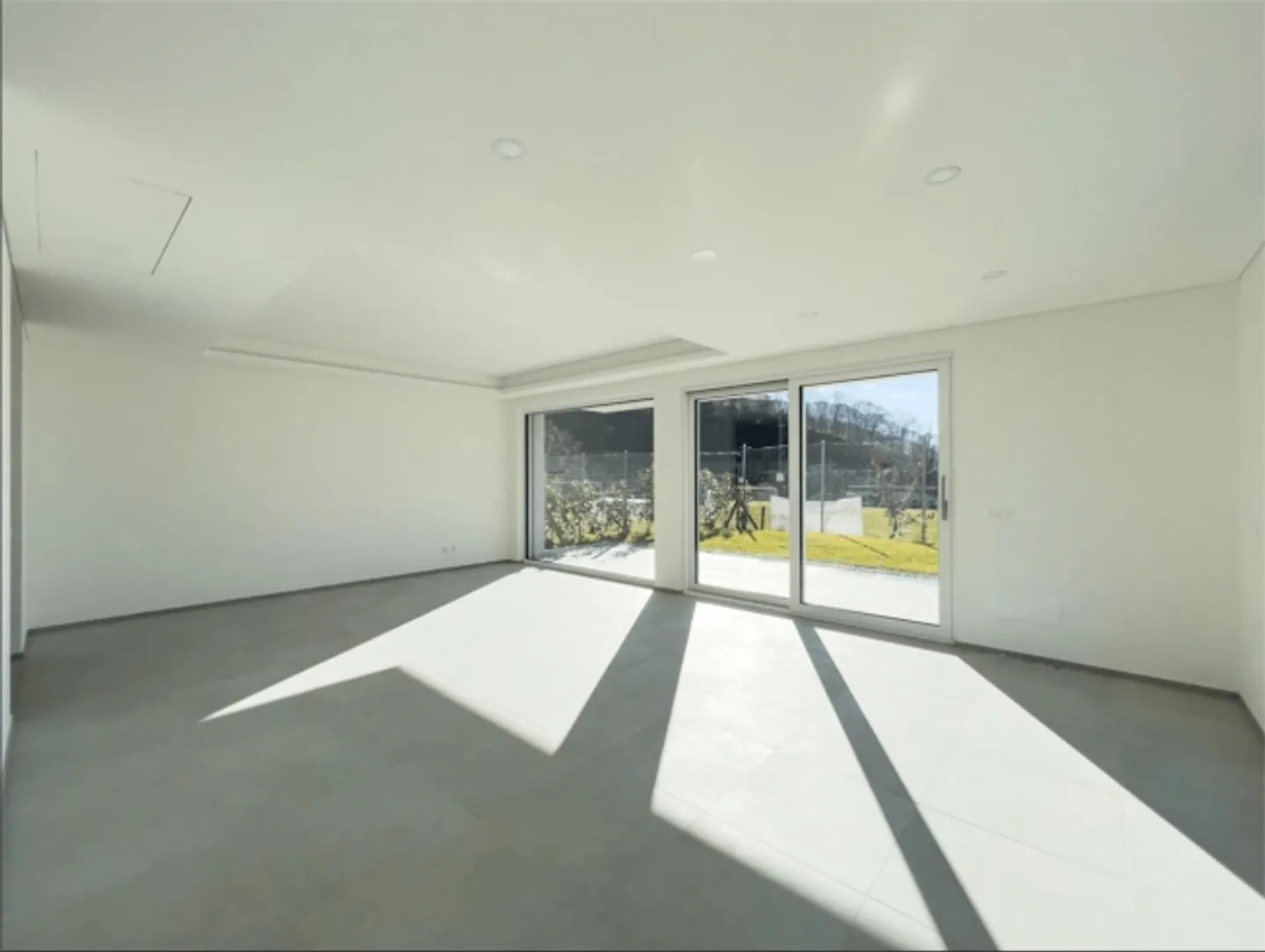 Elegant New Villa with Garden - Photo 6 of 16