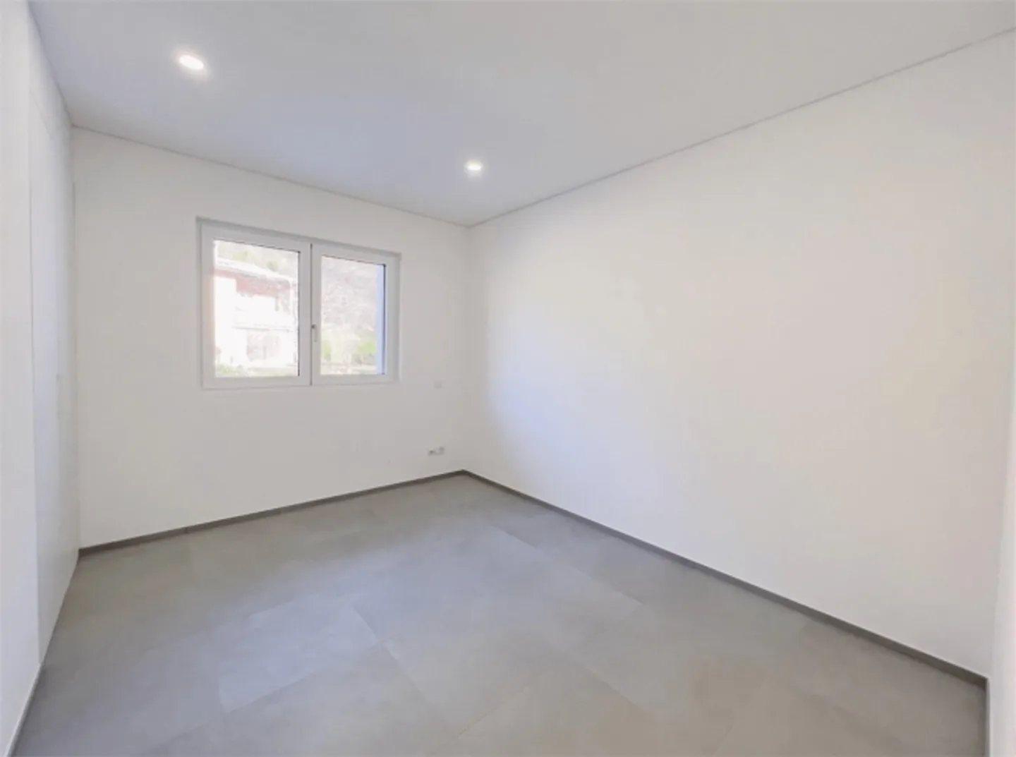 Elegant New Villa with Garden - Photo 8 of 16