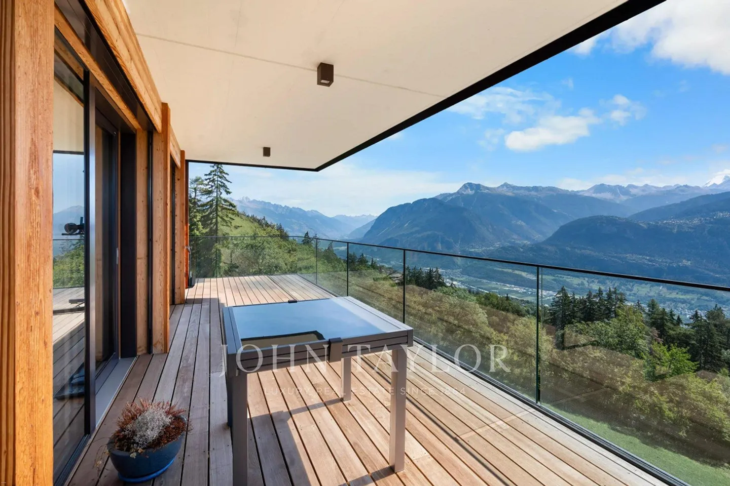 Alpine Elegance in the Heart of Crans-Montana - 3.5 Room Apartment - Photo 4 of 8