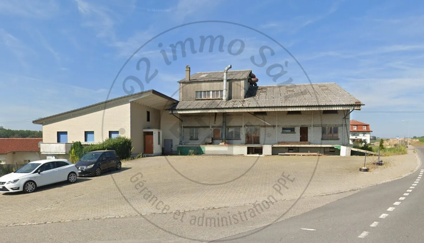 Place de parc extérieur - Photo 2 sur 2