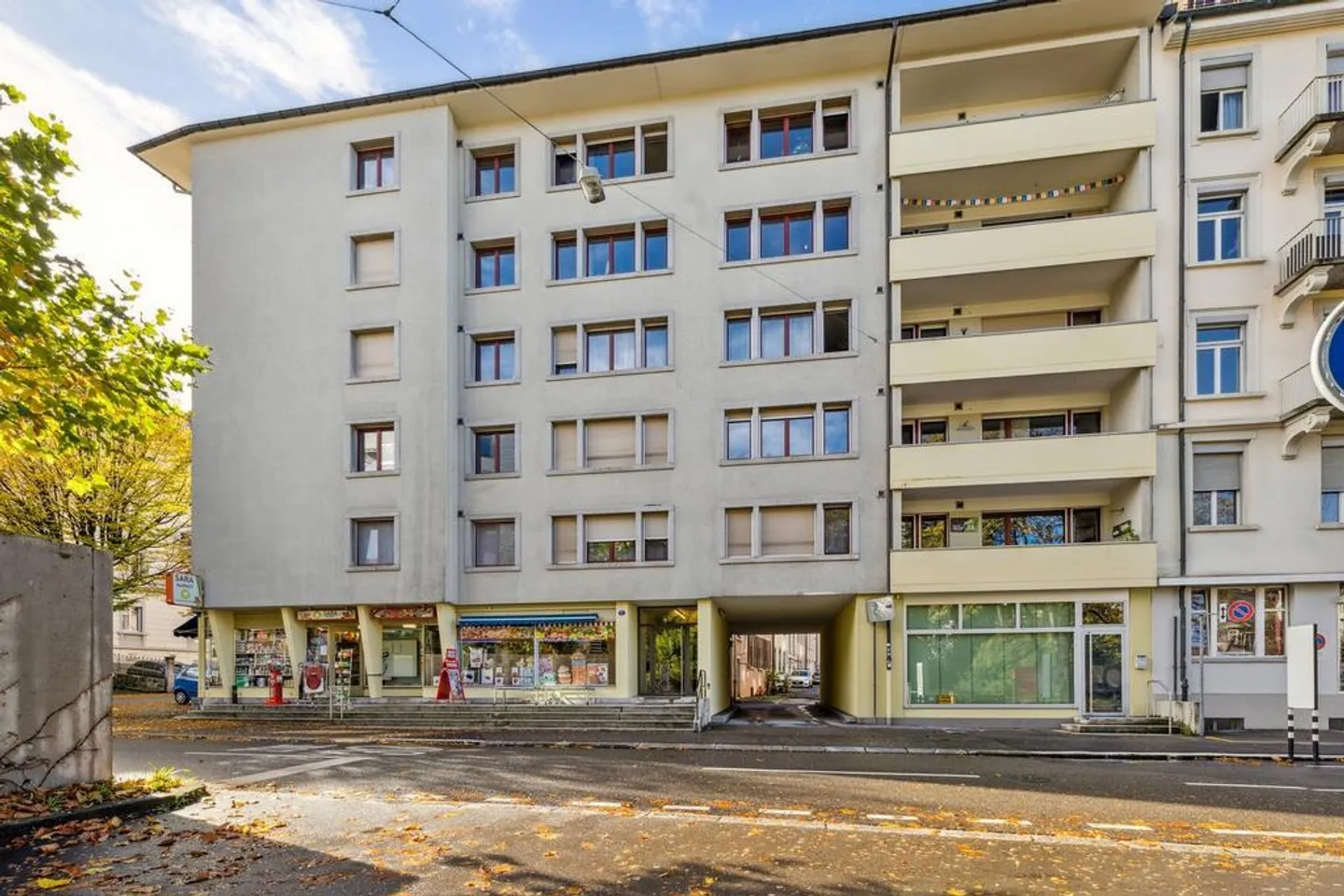 Appartement simple dans un emplacement central - Photo 1 sur 7