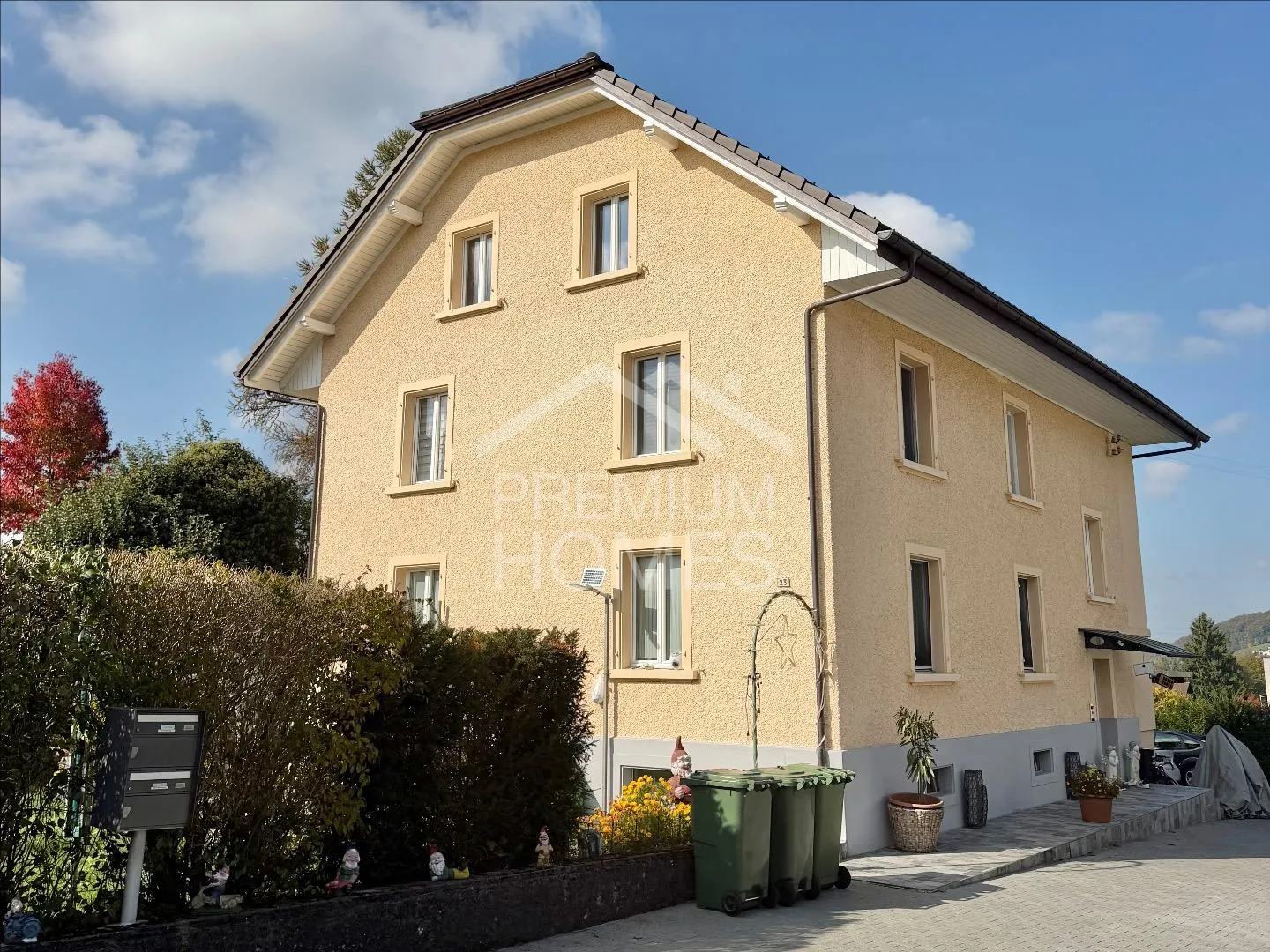 Charmante maison multifamiliale avec potentiel de développement - Photo 1 sur 3