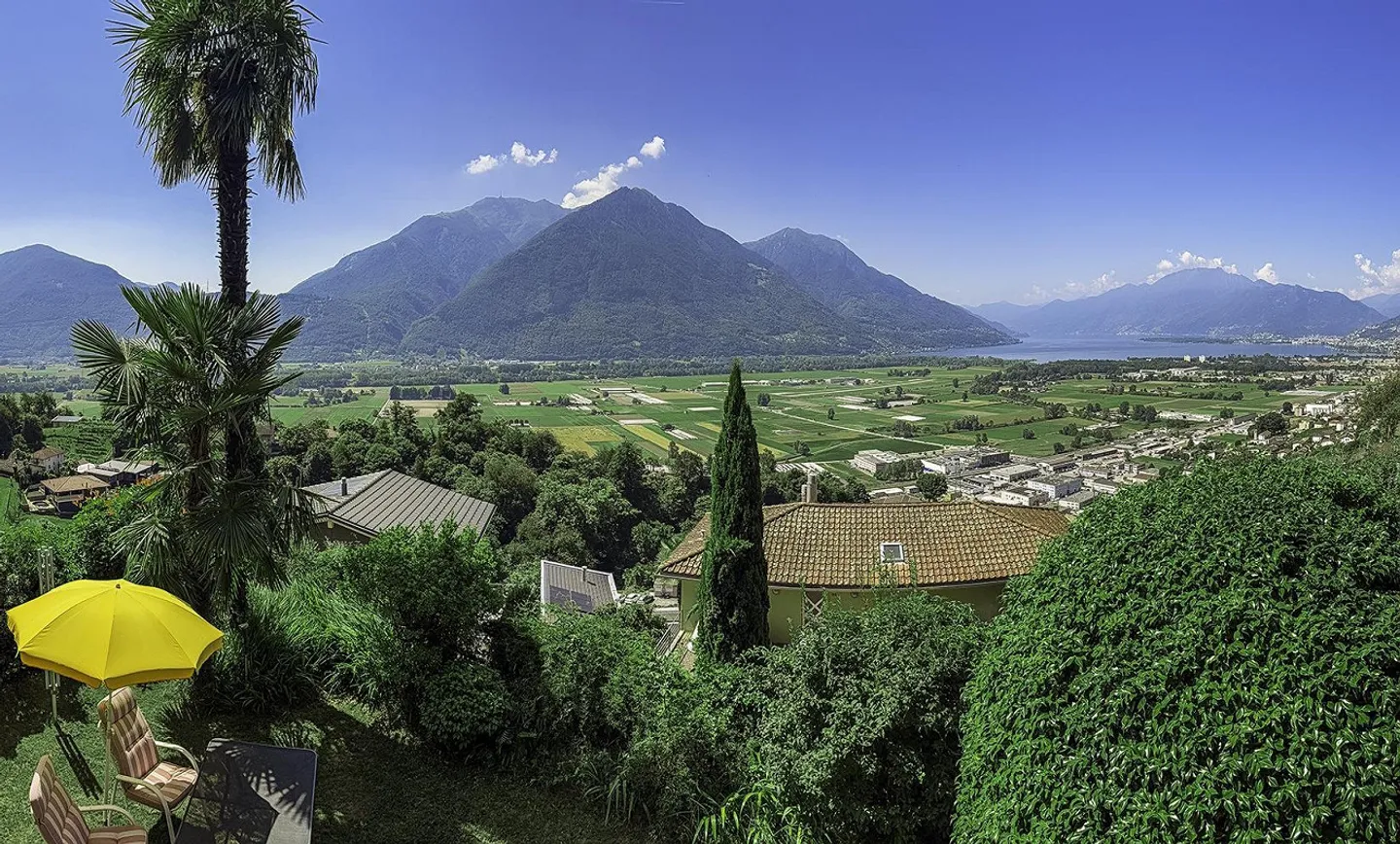 Villa in der Natur mit Panoramablick auf den Lago Maggiore - Foto 3 von 21