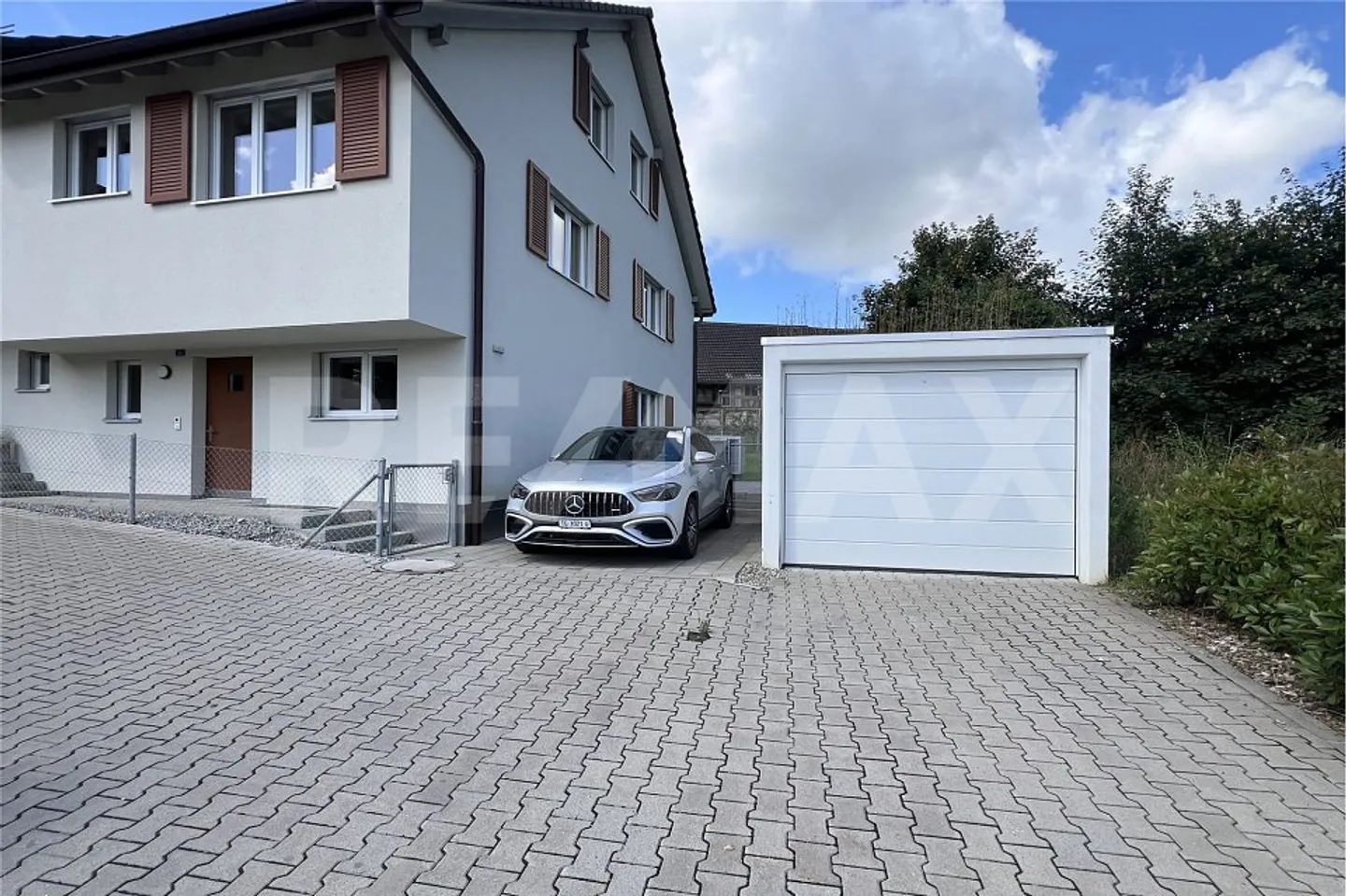 Maison mitoyenne moderne - Photo 3 sur 11