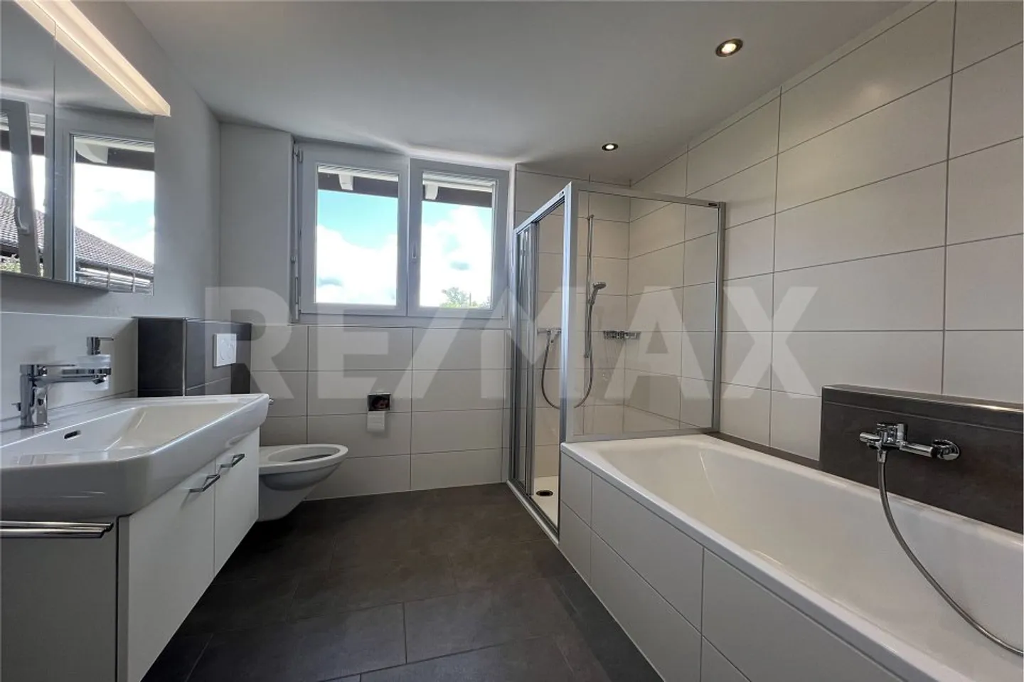 Maison mitoyenne moderne - Photo 8 sur 11