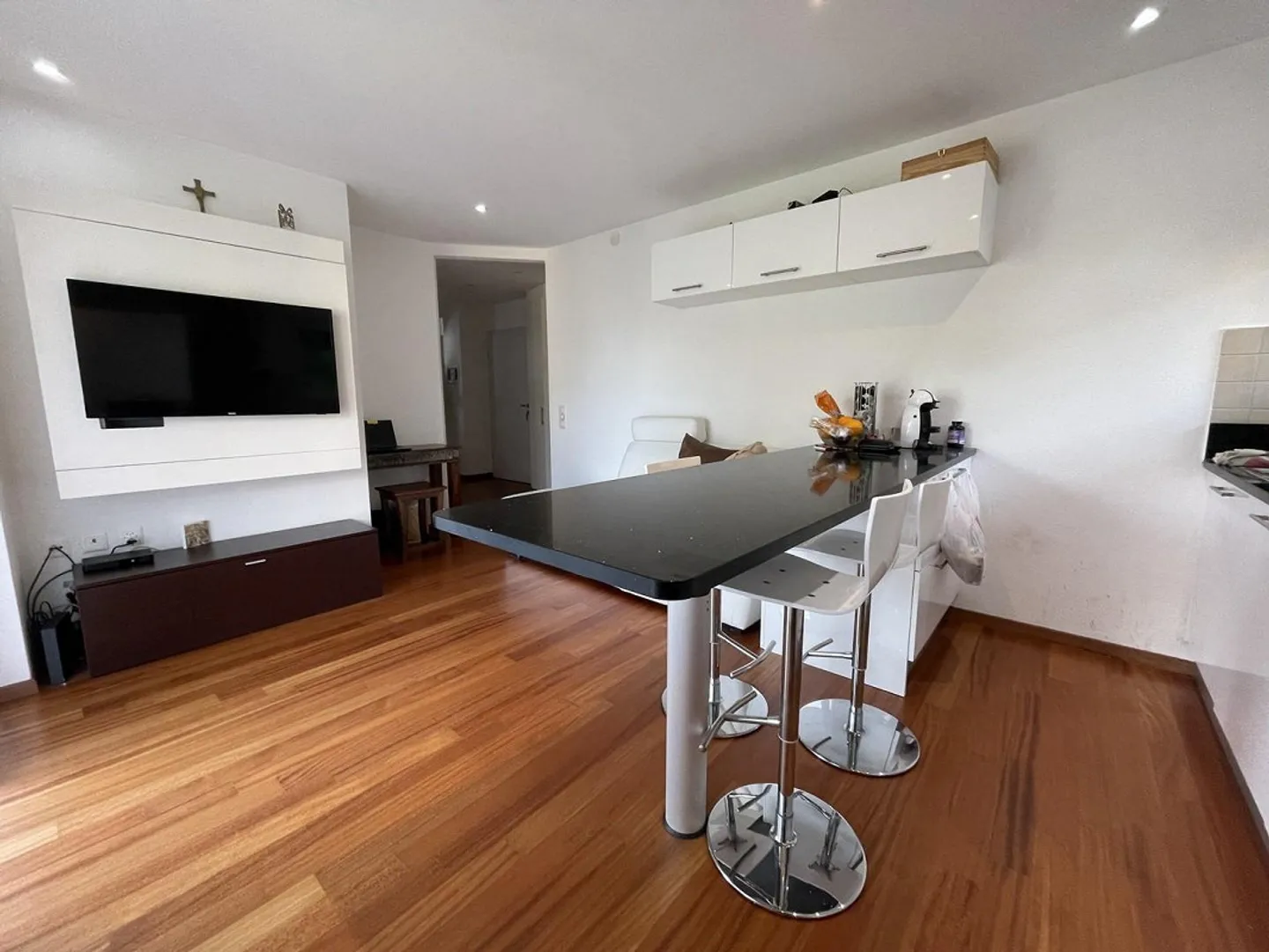 MODERN 2.5 APARTMENT WITH LARGE TERRACE AND PARKING - Photo 2 of 13